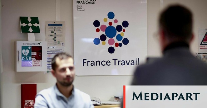 Deux personnes, l'une de face, l'autre de dos, probablement lors d'un entretien.
Photo prise dans une agence France Travail à Bordeaux en novembre 2024. © Sébastien Ortola / REA