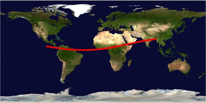 World map with a red line marking the impact region. The line starts over the Pacific near Mexiko, reaches the Atlantic near Kourou, touches the equatorial coasts of Africa, stays over land from Cameroon to Yemen and ends near Bangladesh after crossing India.