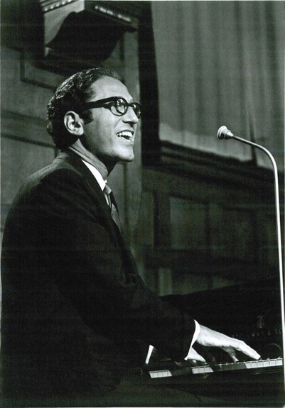 Tom Lehrer performing in Copenhagen in 1967.