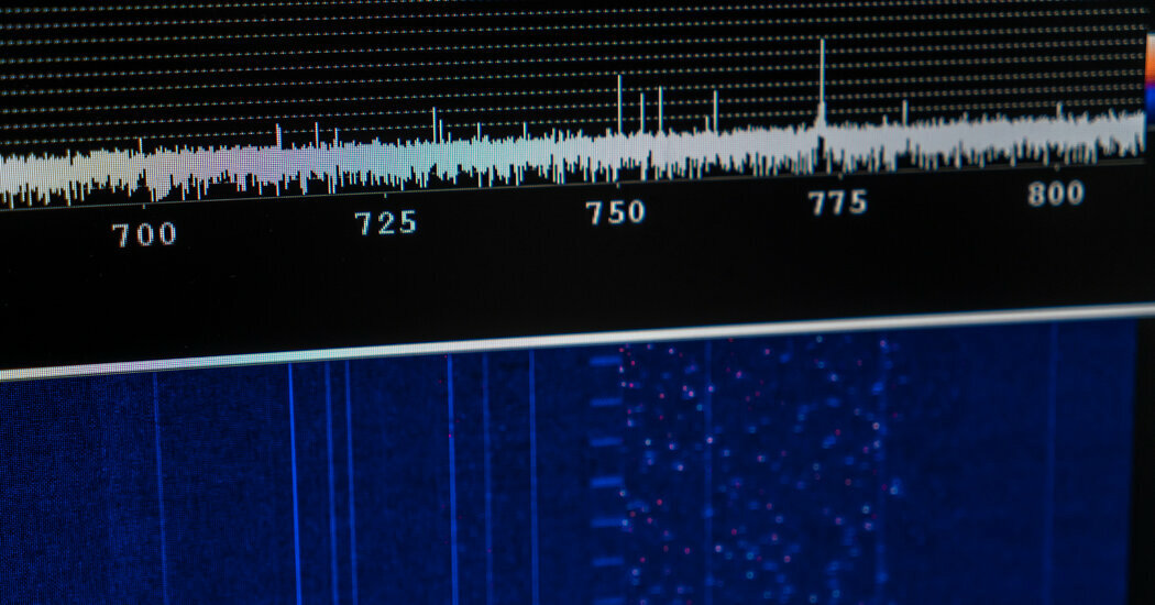 A visualization of the rapidly-changing frequencies of the Himera military radio, which features signal-hopping technology that makes it difficult to jam.